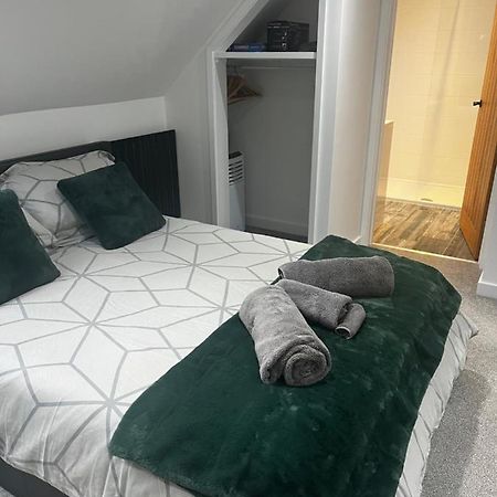 Idyllic Studio Flat Γουίντσεστερ Εξωτερικό φωτογραφία