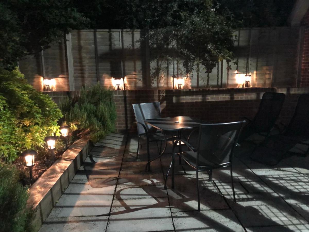 Idyllic Studio Flat Γουίντσεστερ Εξωτερικό φωτογραφία